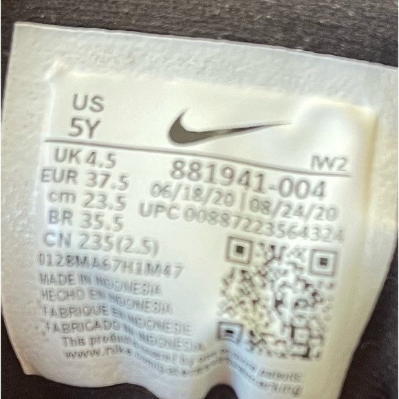 Nike team hustle d8 black university red shoes - Picture 6 of 7